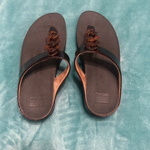 Fitflop brown sandal with brown chain size 7
